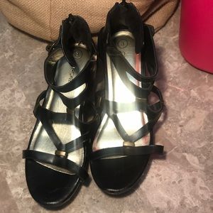 ☀️Black n gold wedges